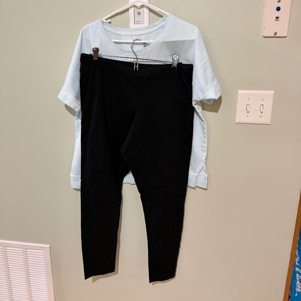 Short Sleeved Pale Blue Sweatshirt and Black Leggings